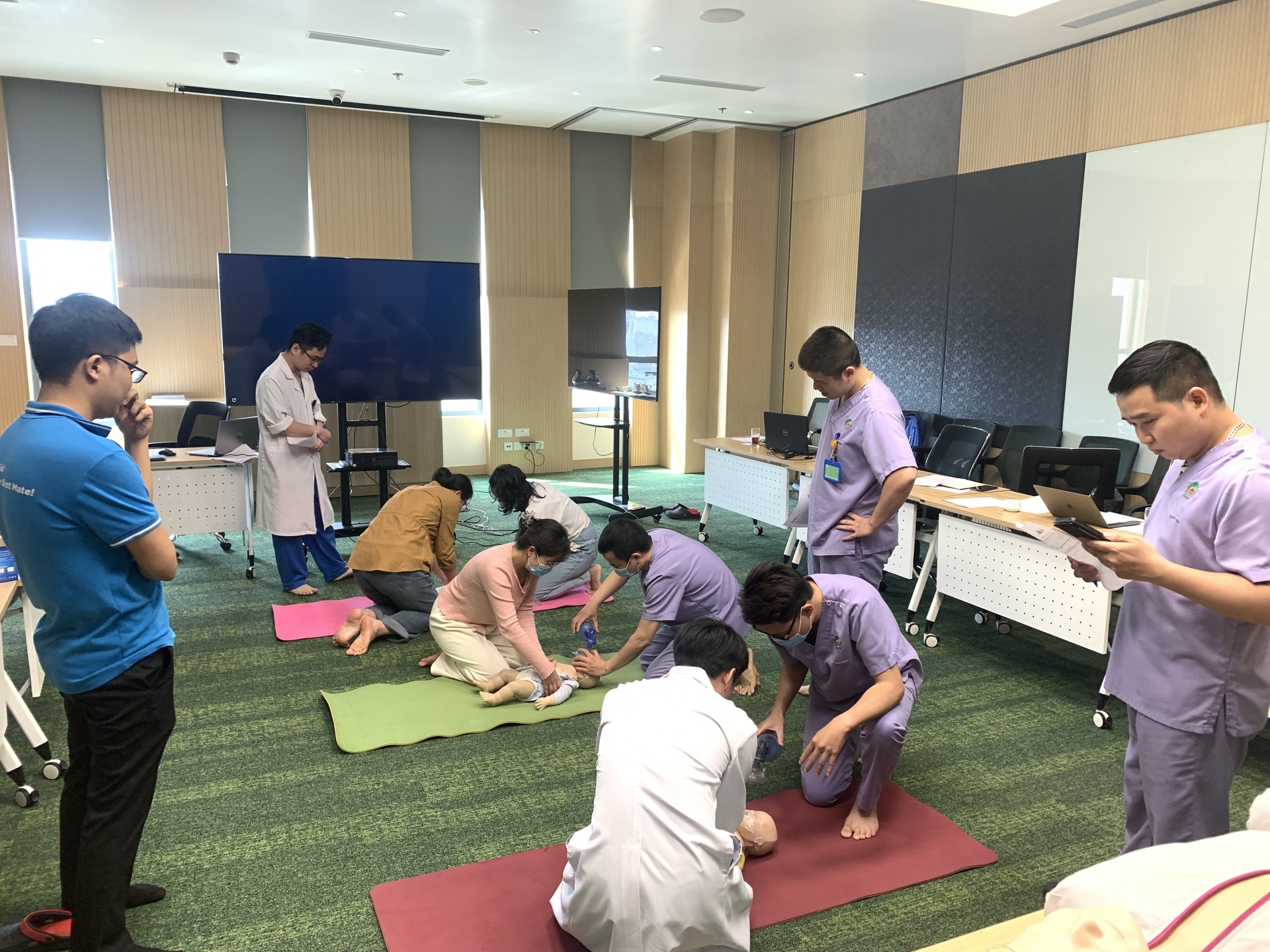 Khóa đào tạo BLS AHA Bệnh Viện Đa khoa Hồng Ngọc - 12-13.05.2025